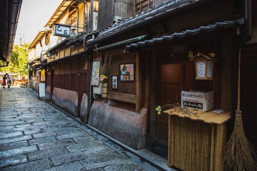 Morning Rituals with Monks in Kyoto