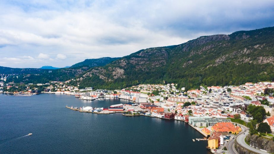 Scandinavian Minimalist Holiday Experience
