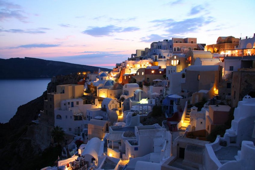 Best Time to Visit Santorini Greece