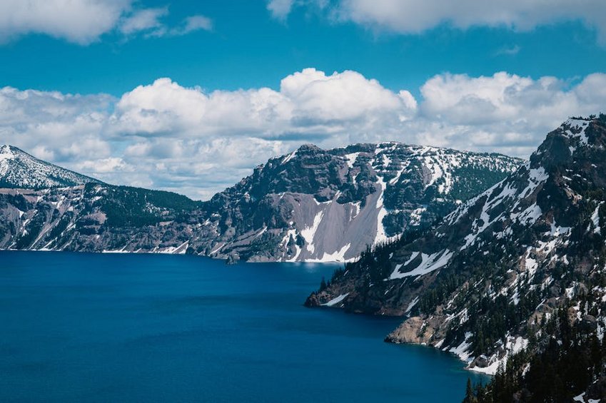 USA Crater Lake Oregon Blue Waters