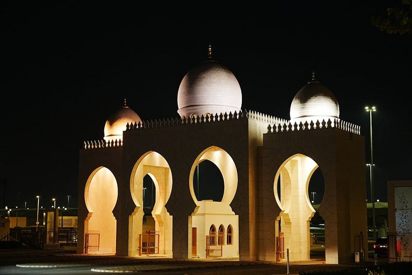 Abu Dhabi Travel Guide