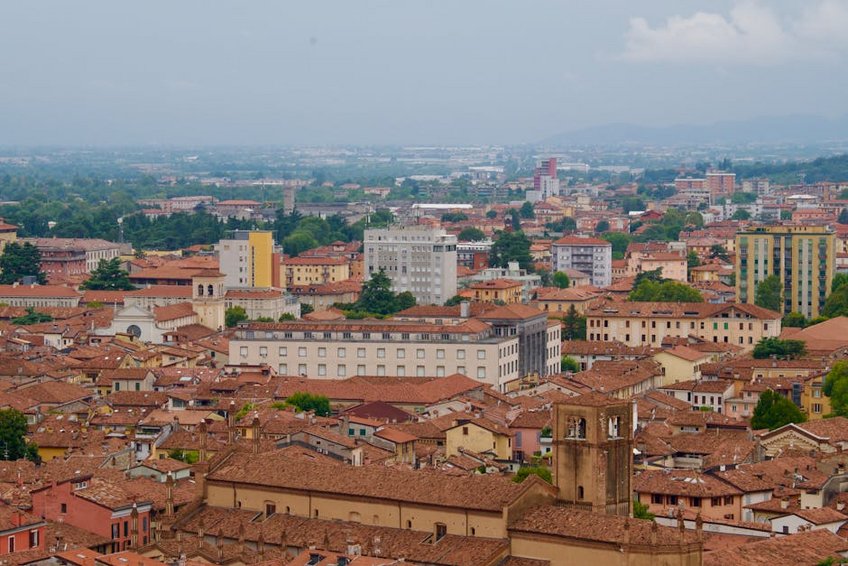 Bologna Travel Guide