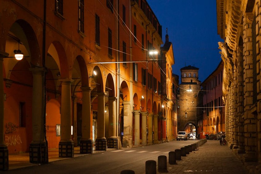 Bologna Travel Guide