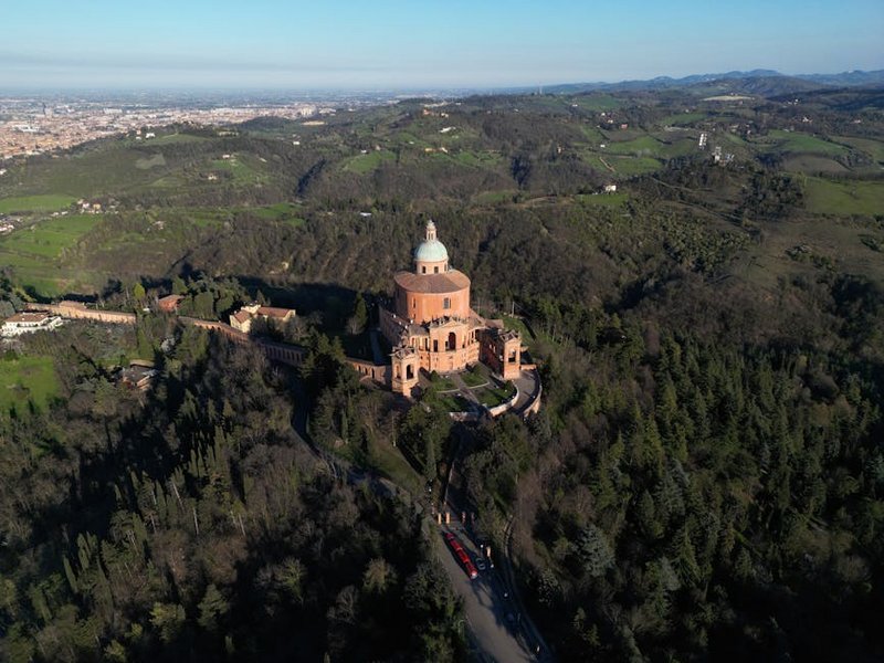 Bologna Travel Guide