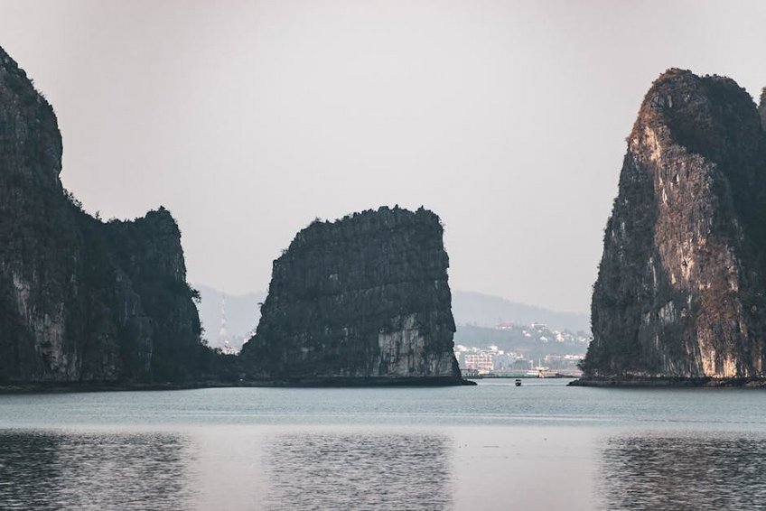 Halong Bay Travel Guide in Vietnam