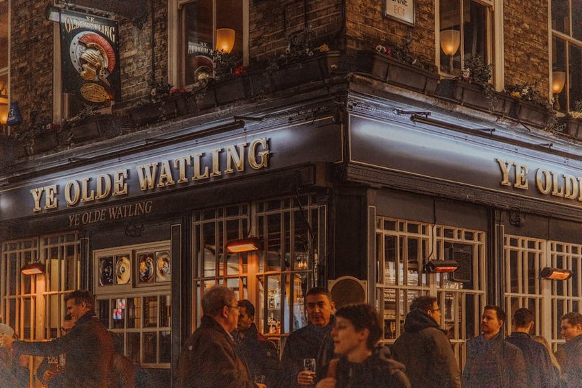 Historic Pub Routes in London