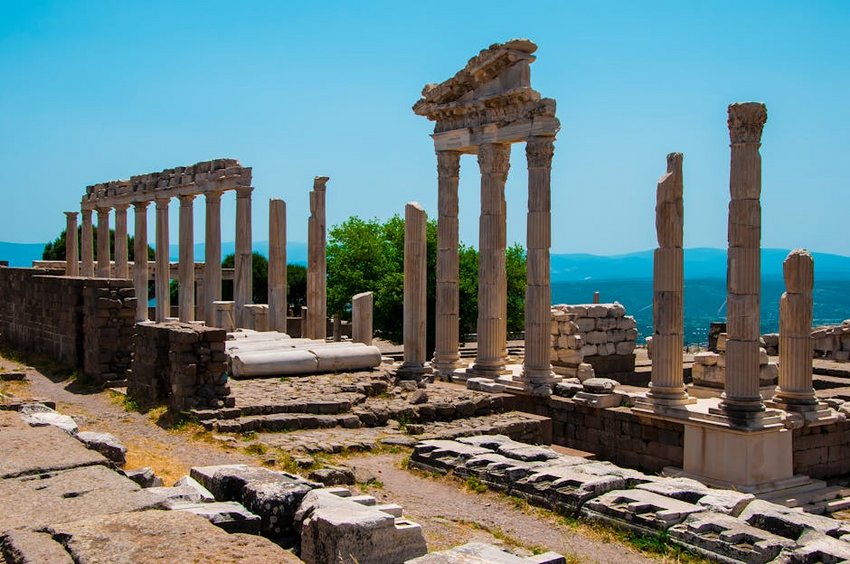 Pergamon Travel Guide